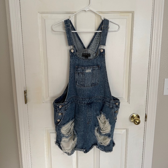 Forever 21+ Distressed Denim Overall Shorts Plus Size 1X - Picture 2 of 6